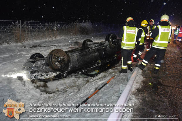 20180220 Verkehrsunfall auf der A2 zwischen Traiskirchen und Guntramsdorf  Foto:  Anton Judt Freiwillige Feuerwehr Traiskirchen-Stadt