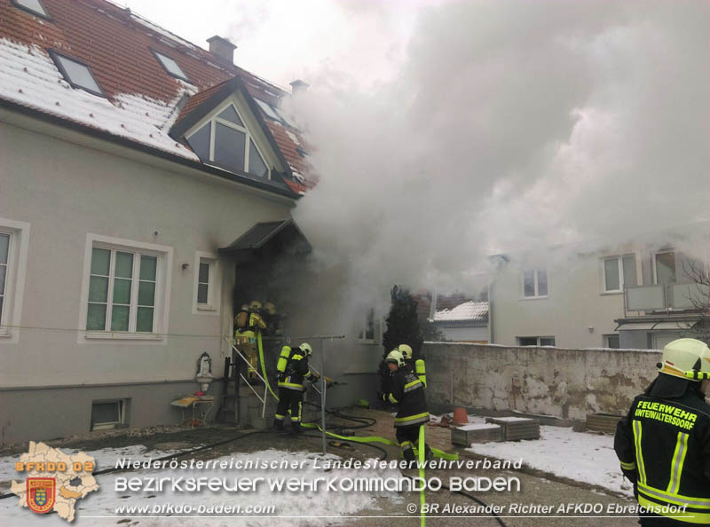 20180226 Vollbrand einer Wohnung in Unterwaltersdorf Foto: © BR Alexander Richter AFKDO Ebreichsdorf 20180226 Vollbrand einer Wohnung in Unterwaltersdorf Foto: © BR Alexander Richter AFKDO Ebreichsdorf