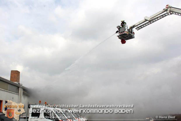 20180320 Brand in einer Lagerhalle Gewerbepark Wienersdorf  Foto:  Hans Dietl FF Mllersdorf