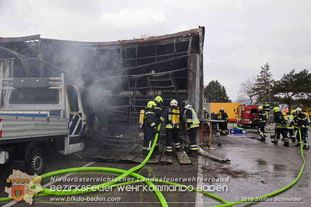 20180320 Brand in einer Lagerhalle Gewerbepark Wienersdorf  Foto:  Stefan Schneider BFK BADEN 