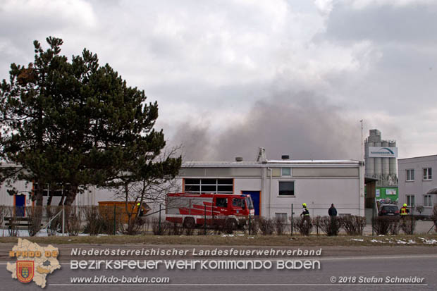 20180320 Brand in einer Lagerhalle Gewerbepark Wienersdorf  Foto:  Stefan Schneider BFK BADEN 