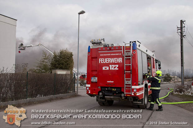 20180320 Brand in einer Lagerhalle Gewerbepark Wienersdorf  Foto:  Stefan Schneider BFK BADEN 