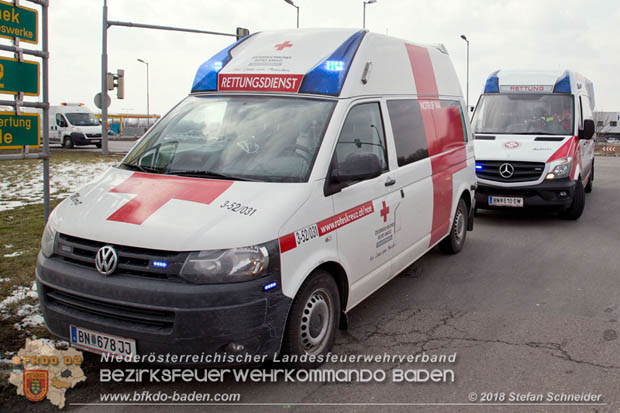 20180320 Brand in einer Lagerhalle Gewerbepark Wienersdorf  Foto:  Stefan Schneider BFK BADEN 