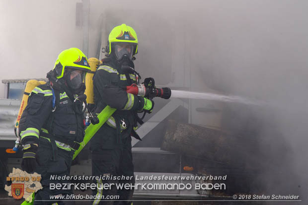 20180320 Brand in einer Lagerhalle Gewerbepark Wienersdorf  Foto:  Stefan Schneider BFK BADEN 