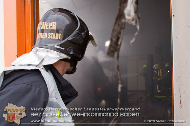 20180320 Brand in einer Lagerhalle Gewerbepark Wienersdorf  Foto:  Stefan Schneider BFK BADEN 