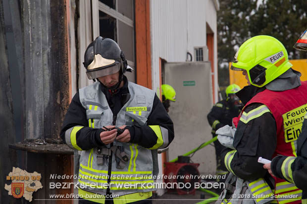 20180320 Brand in einer Lagerhalle Gewerbepark Wienersdorf  Foto:  Stefan Schneider BFK BADEN 