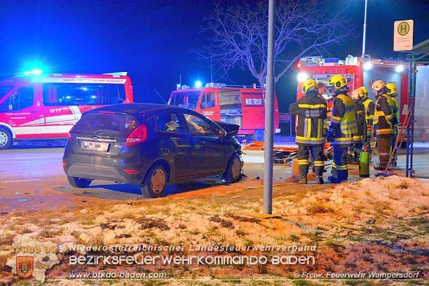 20180320 Verkehrsunfall auf der LB16 zwischen Wampersdorf und Weigelsdorf  Foto:  Freiwillige Feuerwehr Wampersdorf