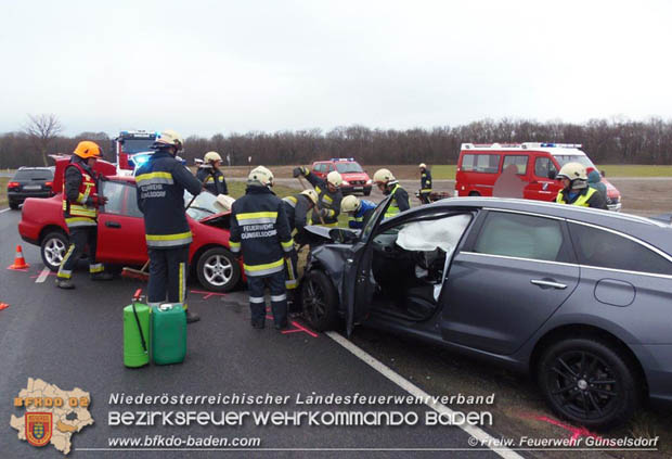 20180329 Verkehrsunfall auf der L154 Gnselsdorf-Teesdorf  Foto:  Freiwillige Feuerwehr Gnselsdorf