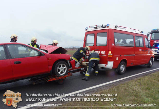 20180329 Verkehrsunfall auf der L154 Gnselsdorf-Teesdorf  Foto:  Freiwillige Feuerwehr Gnselsdorf