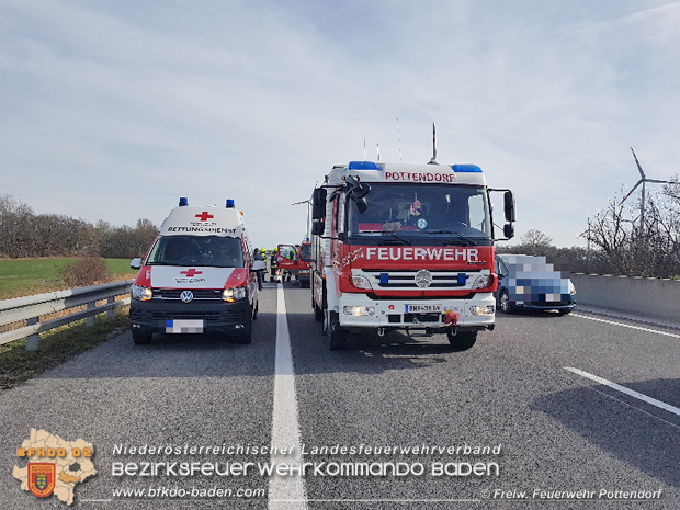 20180404 Verkehrsunfall auf der A3 Pottendorf-Ebreichsdorf   Foto:  Freiwillige Feuerwehr Pottendorf