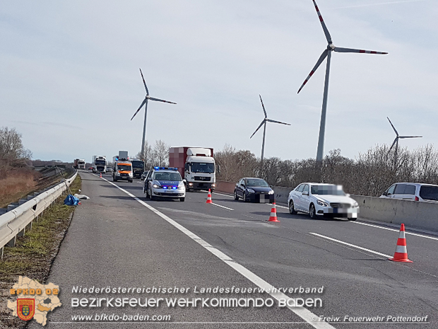 20180404 Verkehrsunfall auf der A3 Pottendorf-Ebreichsdorf Foto: © Freiwillige Feuerwehr Pottendorf 20180404 Verkehrsunfall auf der A3 Pottendorf-Ebreichsdorf Foto: © Freiwillige Feuerwehr Pottendorf