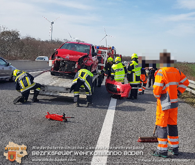20180404 Verkehrsunfall auf der A3 Pottendorf-Ebreichsdorf Foto: © Freiwillige Feuerwehr Pottendorf 20180404 Verkehrsunfall auf der A3 Pottendorf-Ebreichsdorf Foto: © Freiwillige Feuerwehr Pottendorf