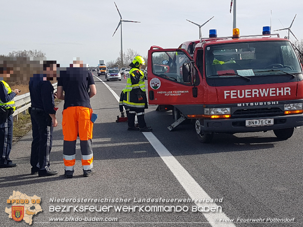 20180404 Verkehrsunfall auf der A3 Pottendorf-Ebreichsdorf Foto: © Freiwillige Feuerwehr Pottendorf 20180404 Verkehrsunfall auf der A3 Pottendorf-Ebreichsdorf Foto: © Freiwillige Feuerwehr Pottendorf