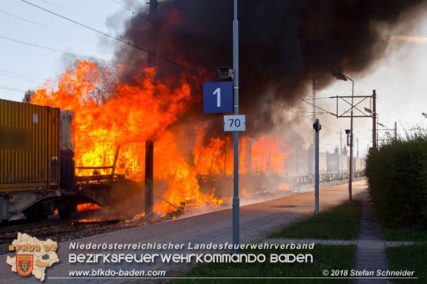 20180414 Brand mehrerer Gterwaggons im Bahnhof Pfaffsttten  Foto:  Stefan Schneider BFKDO BADEN