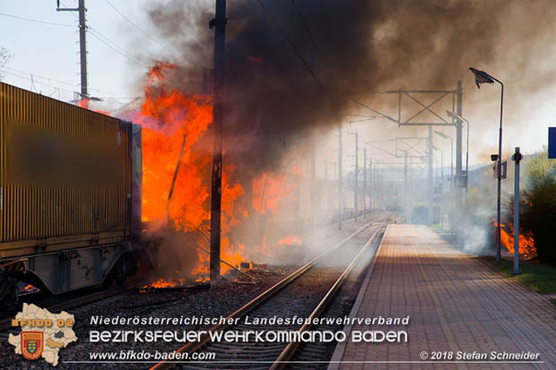 20180414 Brand mehrerer Gterwaggons im Bahnhof Pfaffsttten  Foto:  Stefan Schneider BFKDO BADEN