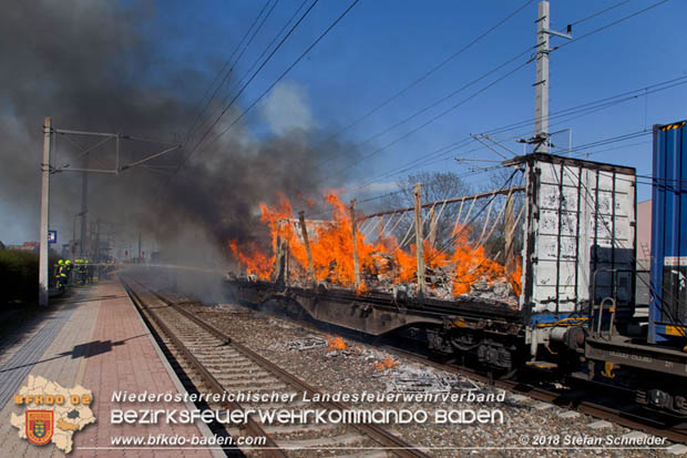 20180414 Brand mehrerer Gterwaggons im Bahnhof Pfaffsttten  Foto:  Stefan Schneider BFKDO BADEN