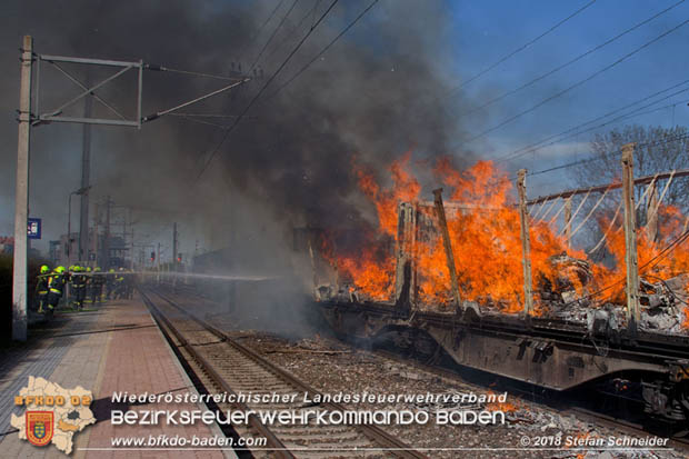 20180414 Brand mehrerer Gterwaggons im Bahnhof Pfaffsttten  Foto:  Stefan Schneider BFKDO BADEN