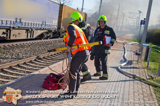 20180414 Brand mehrerer Gterwaggons im Bahnhof Pfaffsttten  Foto:  Stefan Schneider BFKDO BADEN