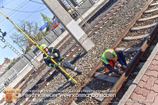 20180414 Brand mehrerer Gterwaggons im Bahnhof Pfaffsttten  Foto:  Stefan Schneider BFKDO BADEN