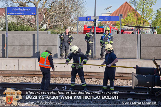 20180414 Brand mehrerer Gterwaggons im Bahnhof Pfaffsttten  Foto:  Stefan Schneider BFKDO BADEN