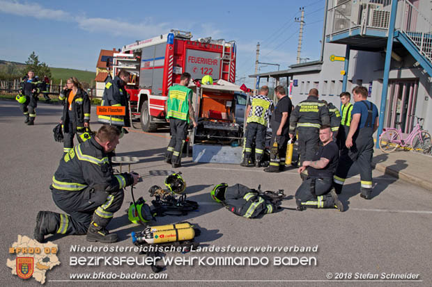 20180414 Brand mehrerer Gterwaggons im Bahnhof Pfaffsttten  Foto:  Stefan Schneider BFKDO BADEN