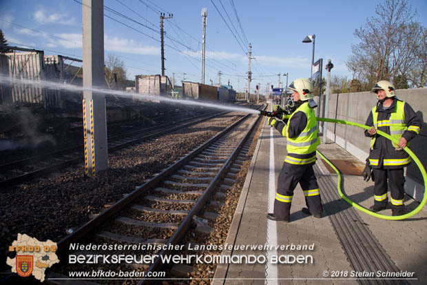 20180414 Brand mehrerer Gterwaggons im Bahnhof Pfaffsttten  Foto:  Stefan Schneider BFKDO BADEN