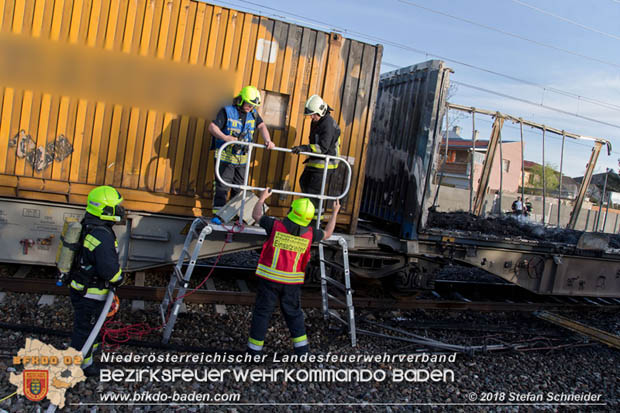 20180414 Brand mehrerer Gterwaggons im Bahnhof Pfaffsttten  Foto:  Stefan Schneider BFKDO BADEN