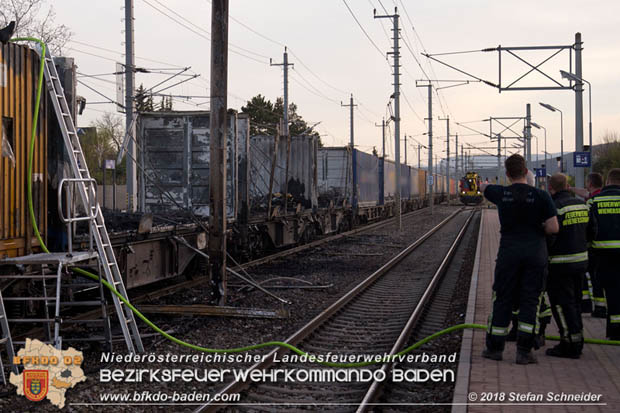 20180414 Brand mehrerer Güterwaggons im Bahnhof Pfaffstätten  Foto: © Stefan Schneider BFKDO BADEN