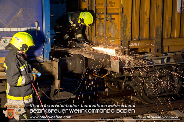 20180414 Brand mehrerer Gterwaggons im Bahnhof Pfaffsttten  Foto:  Stefan Schneider BFKDO BADEN