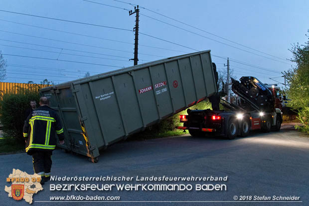 20180414 Brand mehrerer Gterwaggons im Bahnhof Pfaffsttten  Foto:  Stefan Schneider BFKDO BADEN