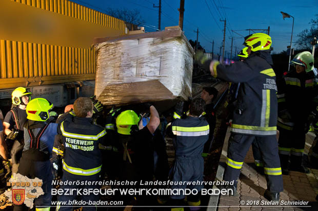 20180414 Brand mehrerer Gterwaggons im Bahnhof Pfaffsttten  Foto:  Stefan Schneider BFKDO BADEN