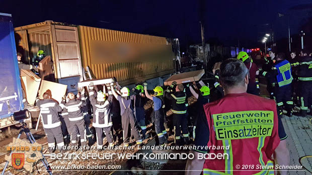 20180414 Brand mehrerer Gterwaggons im Bahnhof Pfaffsttten  Foto:  Stefan Schneider BFKDO BADEN