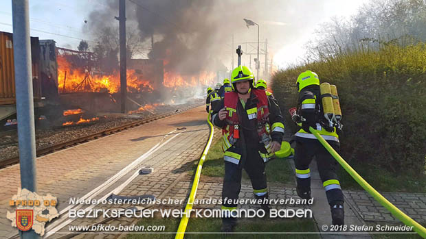 20180414 Brand mehrerer Gterwaggons im Bahnhof Pfaffsttten  Foto:  Stefan Schneider BFKDO BADEN