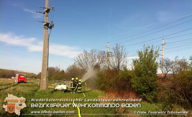 0180414 Brand mehrerer Gterwaggons im Bahnhof Pfaffsttten  Foto:  Ferdinand Bartmann FF Tribuswinkel