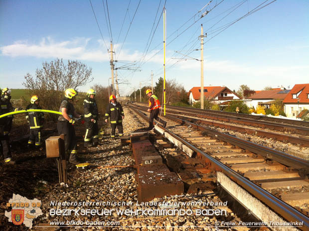 0180414 Brand mehrerer Gterwaggons im Bahnhof Pfaffsttten  Foto:  Ferdinand Bartmann FF Tribuswinkel