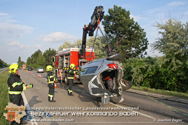 20180518 Verkehrsunfall mit Personenrettung auf der Badener Umfahrungsstrae LB210  Foto:  Joachim Zagler BFK BADEN