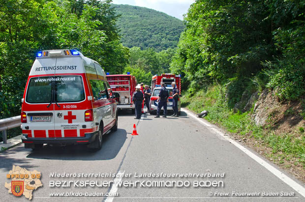 20180604 Verkehrsunfall im Helenental Foto: © Freiwillige Feuerwehr Baden-Stadt 20180604 Verkehrsunfall im Helenental Foto: © Freiwillige Feuerwehr Baden-Stadt