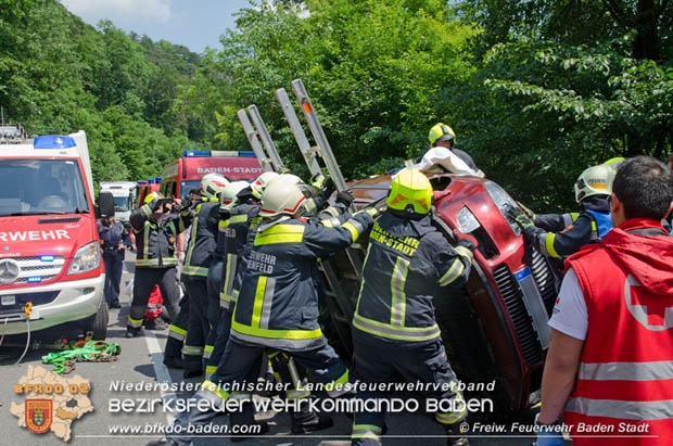 20180604 Verkehrsunfall im Helenental  Foto:  © Freiwillige Feuerwehr Baden-Stadt