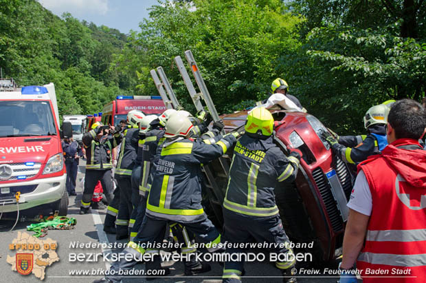 20180604 Verkehrsunfall im Helenental Foto: © Freiwillige Feuerwehr Baden-Stadt 20180604 Verkehrsunfall im Helenental Foto: © Freiwillige Feuerwehr Baden-Stadt