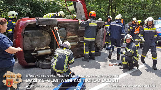 20180604 Verkehrsunfall im Helenental  Foto:   Freiwillige Feuerwehr Baden-Stad