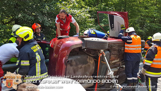 20180604 Verkehrsunfall im Helenental  Foto:  © Freiwillige Feuerwehr Baden-Stad