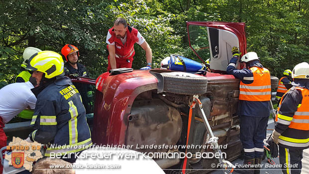 20180604 Verkehrsunfall im Helenental  Foto:   Freiwillige Feuerwehr Baden-Stad