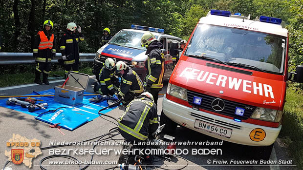 20180604 Verkehrsunfall im Helenental  Foto:  © Freiwillige Feuerwehr Baden-Stad