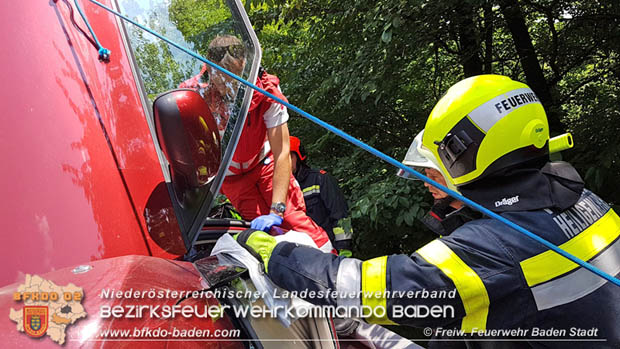 20180604 Verkehrsunfall im Helenental  Foto:   Freiwillige Feuerwehr Baden-Stad