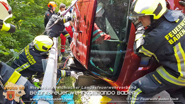 20180604 Verkehrsunfall im Helenental  Foto:  © Freiwillige Feuerwehr Baden-Stadt