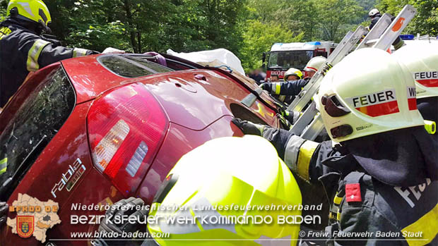 20180604 Verkehrsunfall im Helenental  Foto:   Freiwillige Feuerwehr Baden-Stadt