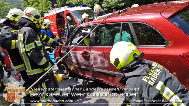 20180604 Verkehrsunfall im Helenental  Foto:   Freiwillige Feuerwehr Baden-Stadt