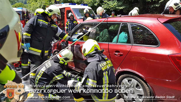 20180604 Verkehrsunfall im Helenental  Foto:   Freiwillige Feuerwehr Baden-Stadt