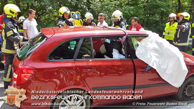 20180604 Verkehrsunfall im Helenental  Foto:   Freiwillige Feuerwehr Baden-Stadt