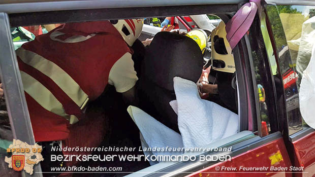 20180604 Verkehrsunfall im Helenental Foto: © Freiwillige Feuerwehr Baden-Stadt 20180604 Verkehrsunfall im Helenental Foto: © Freiwillige Feuerwehr Baden-Stadt